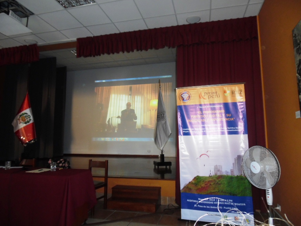 Emotivo momento: La presentación a nuestro invitado internacional Dr. Antonio Pedro Tejera Reyes, del ilustre Dr. Miguel Ángel García Brera fundador y ex presidente de FIJET España ex vicepresidente de la Federación Mundial De Periodistas y Escritores De Turismo (FIJET) Presidente De Honor, actualmente ex presidente de la Federación Española De Periodistas De Turismo (FEPET) entre otros muchos e importantes cargos en reconocidos Organismos internacionales
