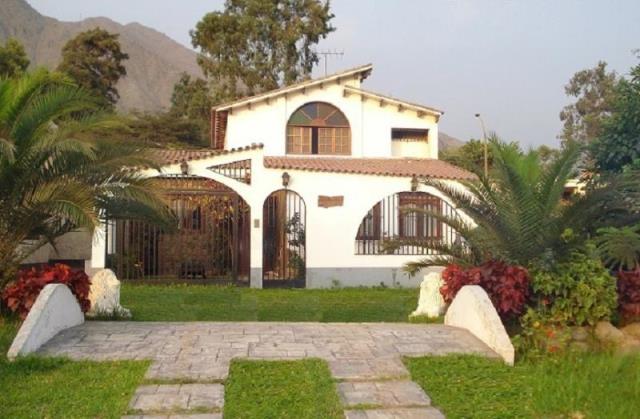 Preciosa casa vacacional de campo; sol todo el año con piscina, canchas deportivas gran zona de parrillas, precioso lago natural con peces, gansos y patos. (30 minutos a de la Ciudad de Lima