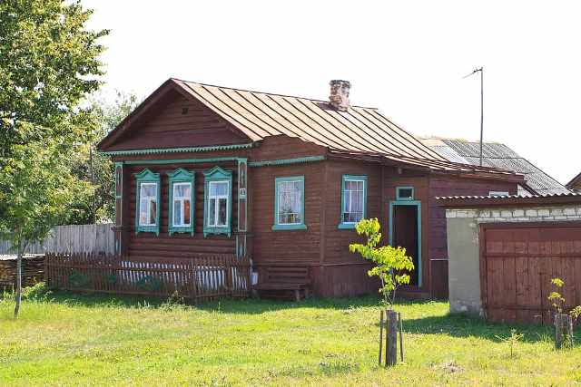También Rusia tiene su modelo austero de vivienda vacacional. Este es uno de sus modelos publicados en Google.