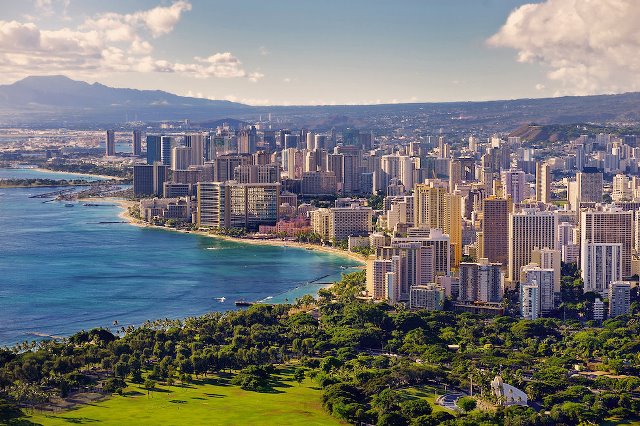 Honolulu, sede de la nueva World Tourism Network, presenta mas de seiscientas viviendas vacacionales, una oferta de extraordinaria importancia, junto a su calificado sector hotelero lo que demuestras el avance de este tipo de alojamientos provocado por la demanda turística que se expande por el mundo entero.